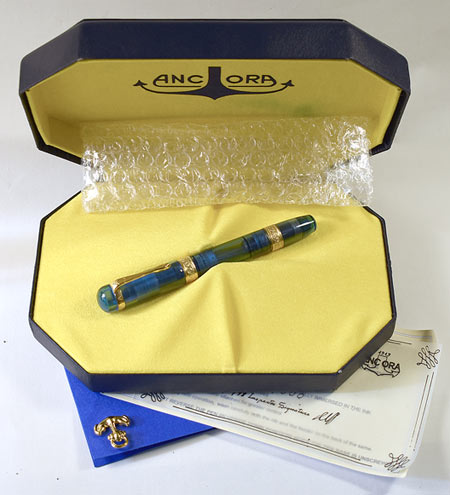 14K Gold Fine Nib Vintage Pen Gift Box Details about   Hero 200A Classic Steel Fountain Pen 